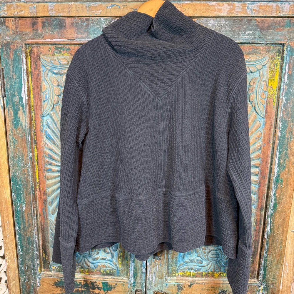 Lululemon oversized sweater turtleneck wide body M/L